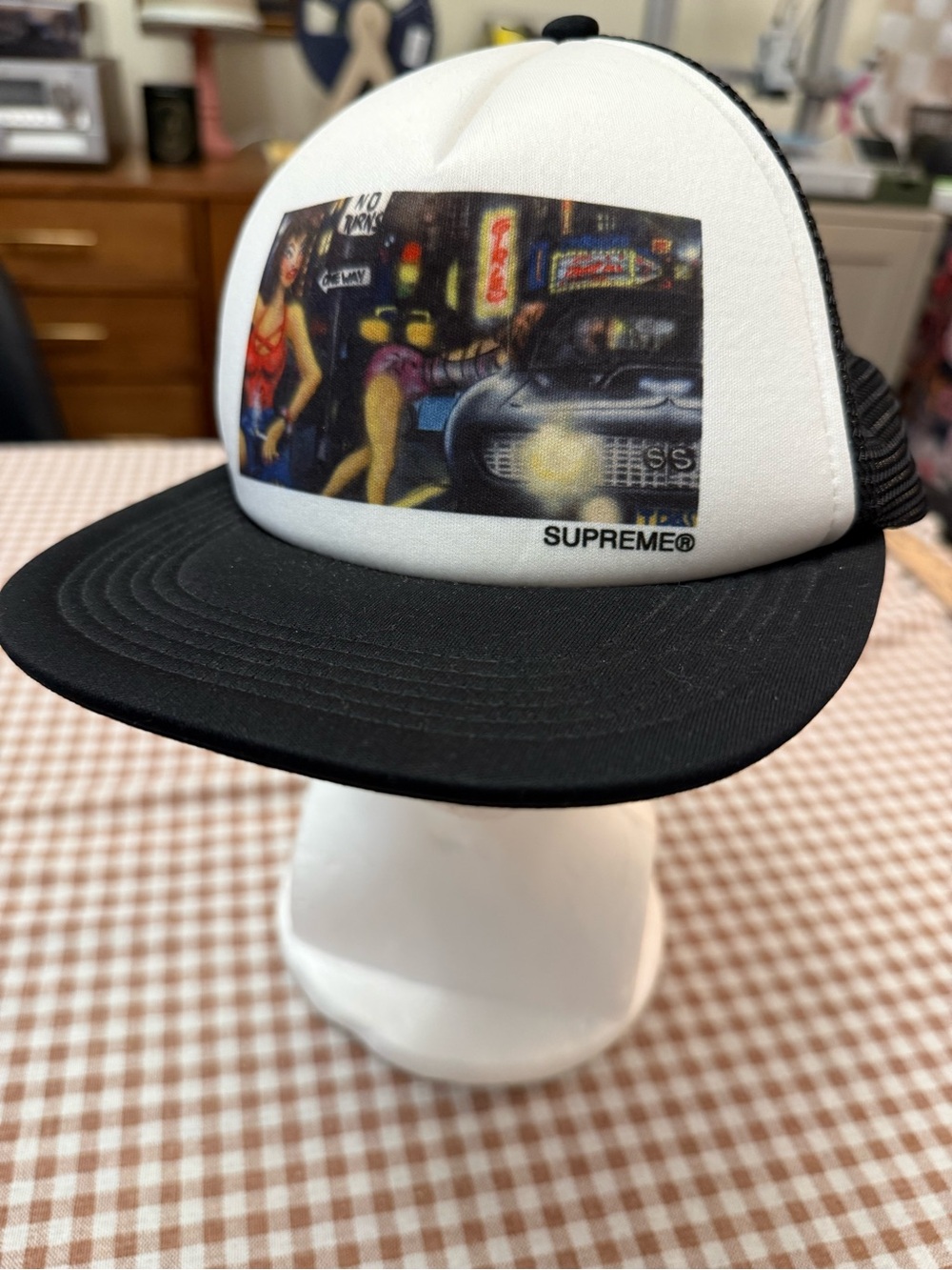 Supreme Black and White Trucker Hat lady Pink 2021 mesh SnapBack